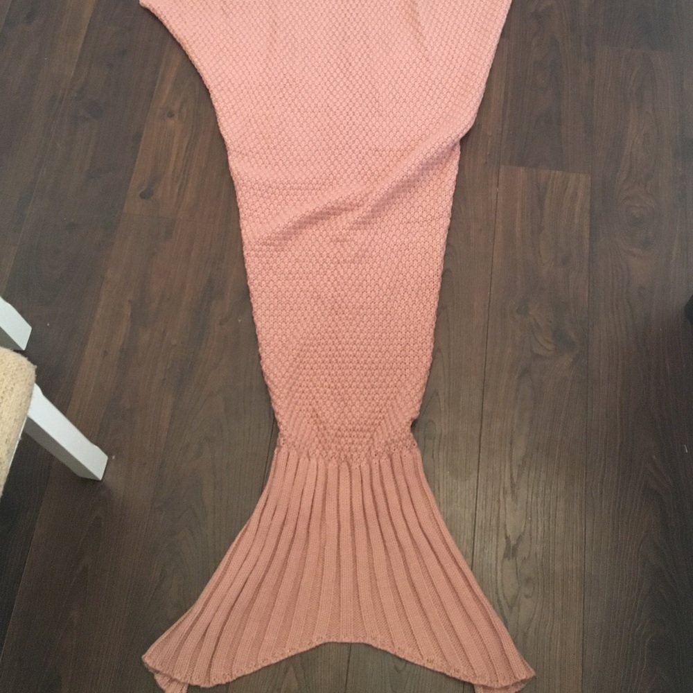 Pink mermaid tail blanket